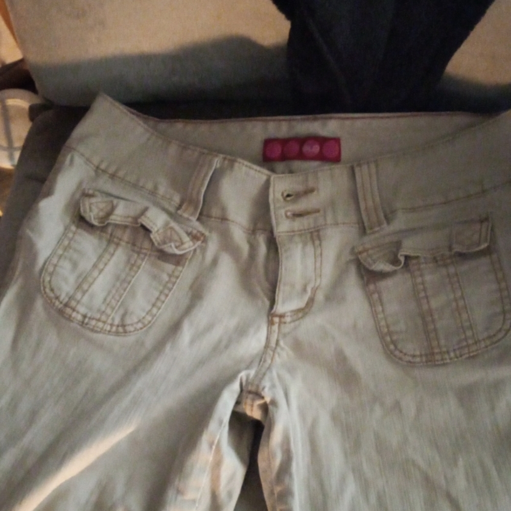 GLO Cream colored jeans